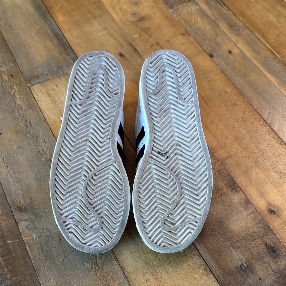 Adidas Kids superstar. Ortholite White and Black Sneakers size 2 girls EUC - Picture 6 of 7